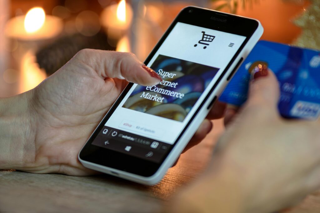 Venda no exterior sem intermediários usando plataformas como Amazon, Alibaba e Etsy, com descrições eficazes e estratégias de marketing digital para atrair consumidores internacionais